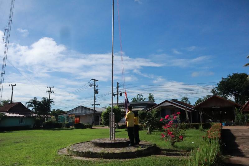 กิจกรรมเข้าแถวเคารพธงชาติ สวดมนต์ไหว้พระ