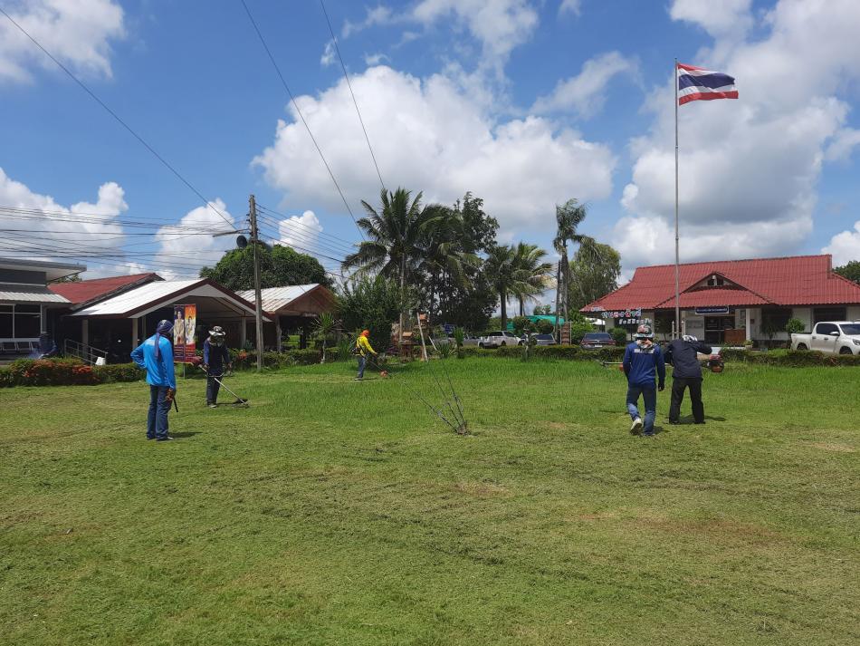 กิจกรรมทำความสะอาดเส้นทางหลักของ อบต.หนองบัวฮี