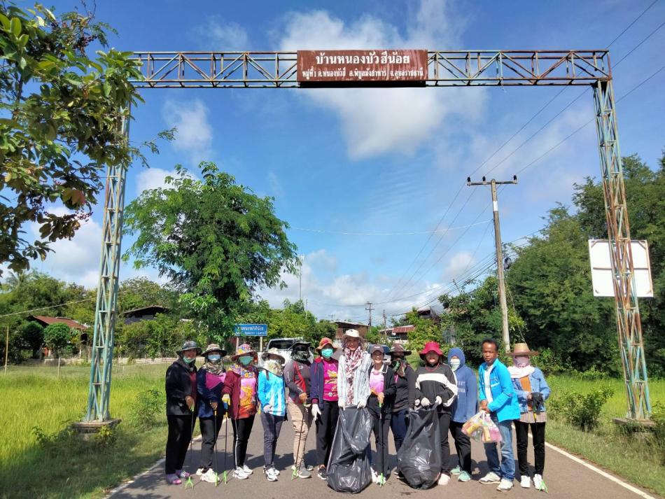 ออกพื้นที่ทำความสะอาดด้วยการเก็บขยะสองข้างทาง