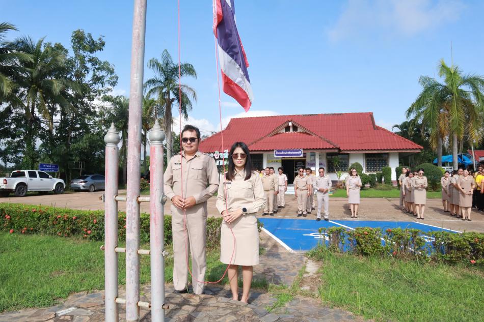 กิจกรรมเข้าแถวเคารพธงชาติ สวดมนต์ไหว้พระ