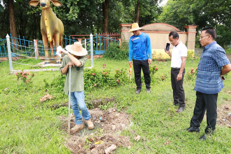 ออกพื้นที่ตรวจสอบความเรียบร้อย ฝาปิดท่อระบายน้ำ (บริเวณหน้าโรงเรียนบ้านดอนงัว)