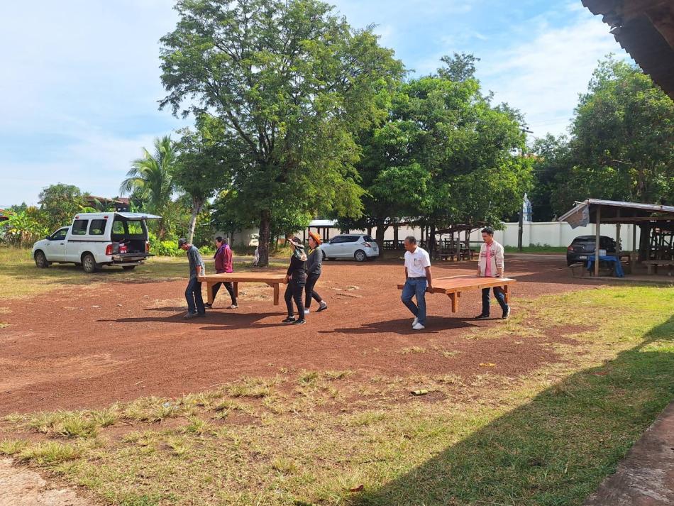 เตรียมสถานที่เปิด ตลาดนัดท้องถิ่นสีเขียว