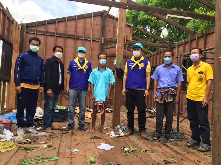 นายสมมาฏฐ์ โพธิ นายอำเภอพิบูลมังสาหาร มอบหมายให้ นายเกรียงศักดิ์ ภักดีโยธิน ปลัดอำเภอพิบูลมังสาหาร (ปลัดฝ่ายความมั่นคง) ตรวจสอบเหตุวาตภัย เยี่ยมเยียนมอบสิ่งของเพื่อเป็นกำลังใจแก่ประชาชนผู้ประสบภัย ในพื้นที่ตำบลหนองบัวฮี