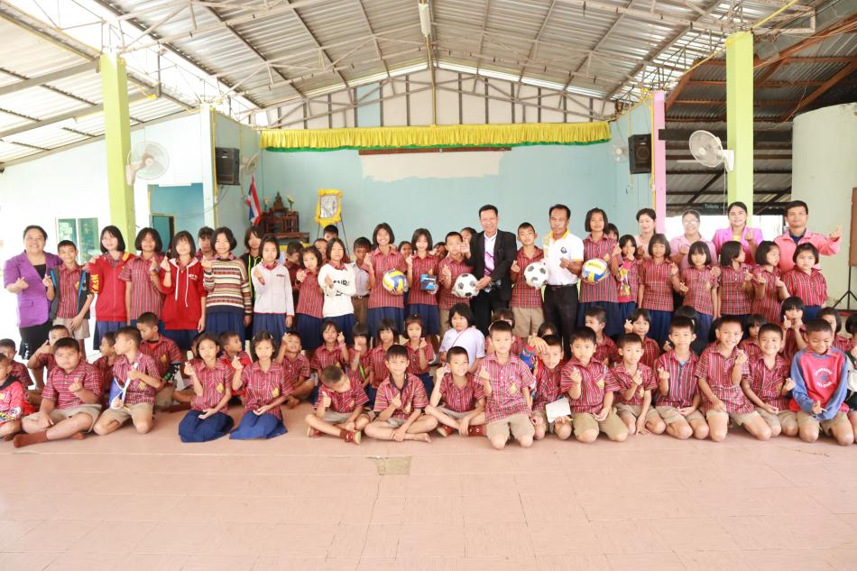 บริจาคอุปกรณ์กีฬาให้กับนักเรียนและโรงเรียนหนองบัวฮี